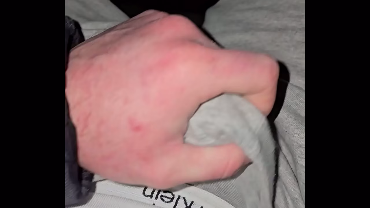 Deutscher Daddy spritzt geil in grauen Calvin Klein nach dem Gym - PhantomGentX