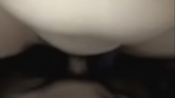 Licking a beautiful girl's pussy and then using his cock to fuck her clit until he cums in her wet clit. When she sees it, it's very thrilling. Playing with the dick hard doesn't stop her from sucking the cock, sucking the dick very well, c