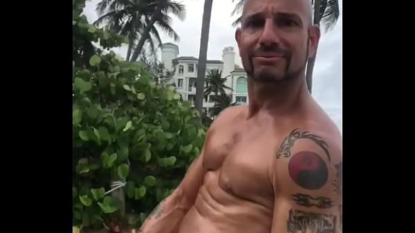 BEACH BODY BRO