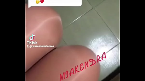 Chica con buenas piernas   en busca de un chico