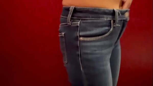 A plain female college student masturbates in the men's bathroom at a karaoke bar, smelling the smell of men's penises and pee.