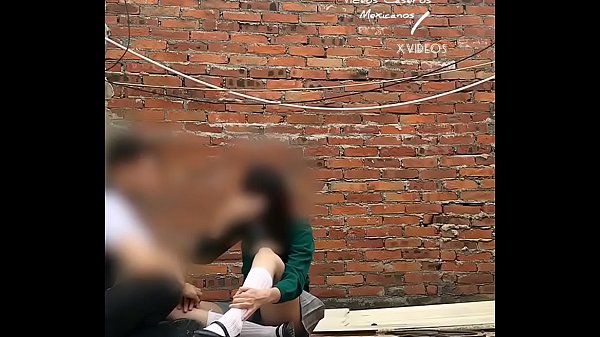Download Video - SEXO PUBLICO&excl;&excl; Se COGE a su COMPA&Ntilde;ERA Atr&aacute;s de los SALONES&excl; ALUMNA de la FEDERAL se la CHUPA en la ESCUELA&comma; MEXICANAS Putas&excl;&excl; Parte 1