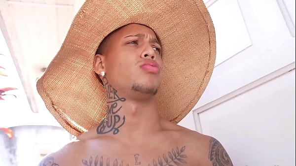 FUDENDO O FILHO DO PATRÃO.