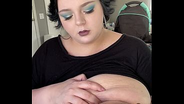bbw plays with fat titties and breast milk
