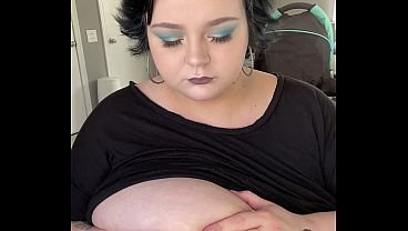 bbw plays with fat titties and breast milk