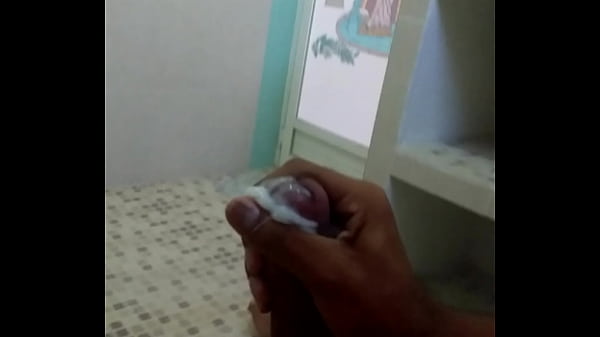 Download Video - Chico masturb&aacute;ndose