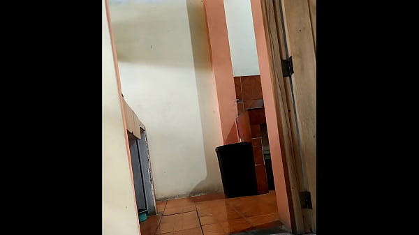 STEPSISTERS STRUGGLE TO HAVE SEX WITH THE CITY'S MALE ROOSTER CLAUDIO! THE BRUNETTE SEDUCES HIM BY DANCING SEXY IN BED, BUT THE WHITE GOES FASTER AND FUCKS HIM WHILE HE'S PREPARING TO WASH THE CLOTHES AT WORK.