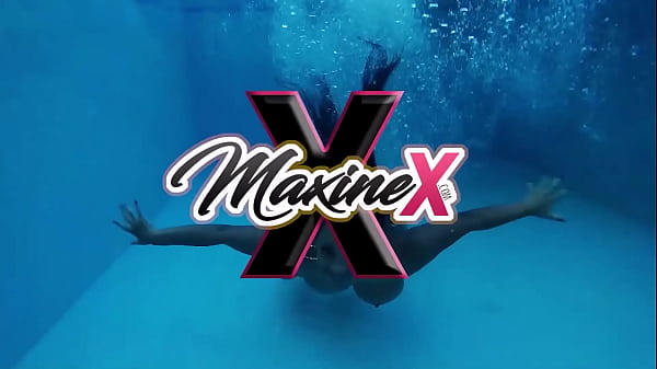 Lesbo Shows! Asian Maxine X & BBW Sara Jay Get Off Together!