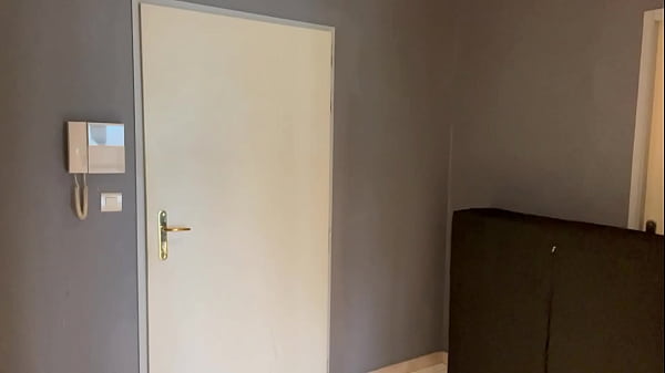 Lety Howl arrive chez son maitre pour se faire dresser. Inspection de tout son ...