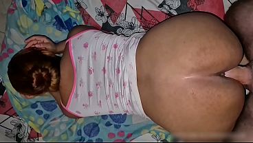 Download Video - Mi hermanastra me atrapa mir&aacute;ndole en la ducha y terminamos teniendo sexo caliente