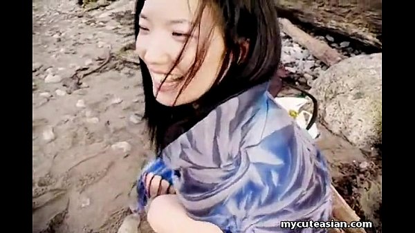 Download Video - Asian slut is on the beach naked posing