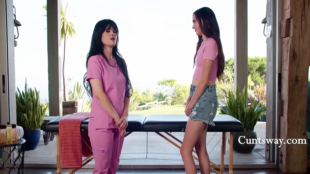 Her Boyfriend'_s Useless, Her Masseuse Made Her Squirt