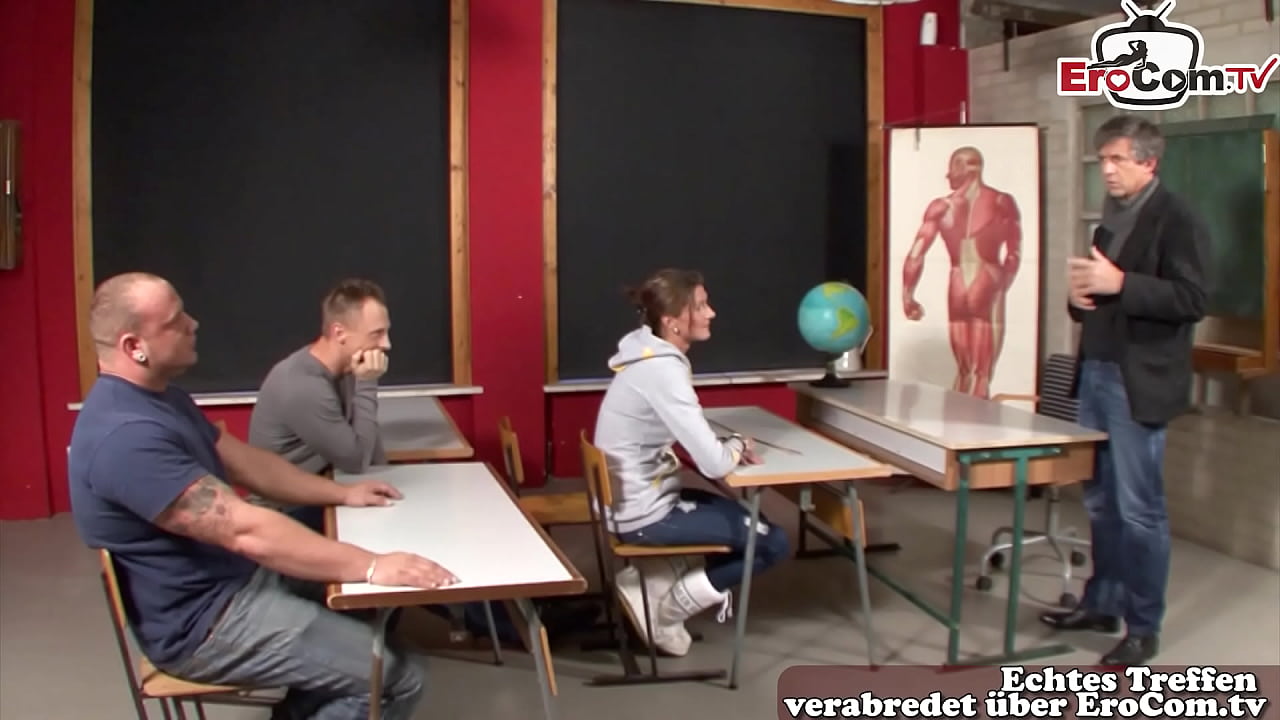 Estudiante alemán hace un trío MMF amateur en la universidad
                     amateur threesome teacher school student college 18 german mmf deutsch deutsche dreier uni studentin amateur teen german teen german amateur deutsche studentin muchos negros
