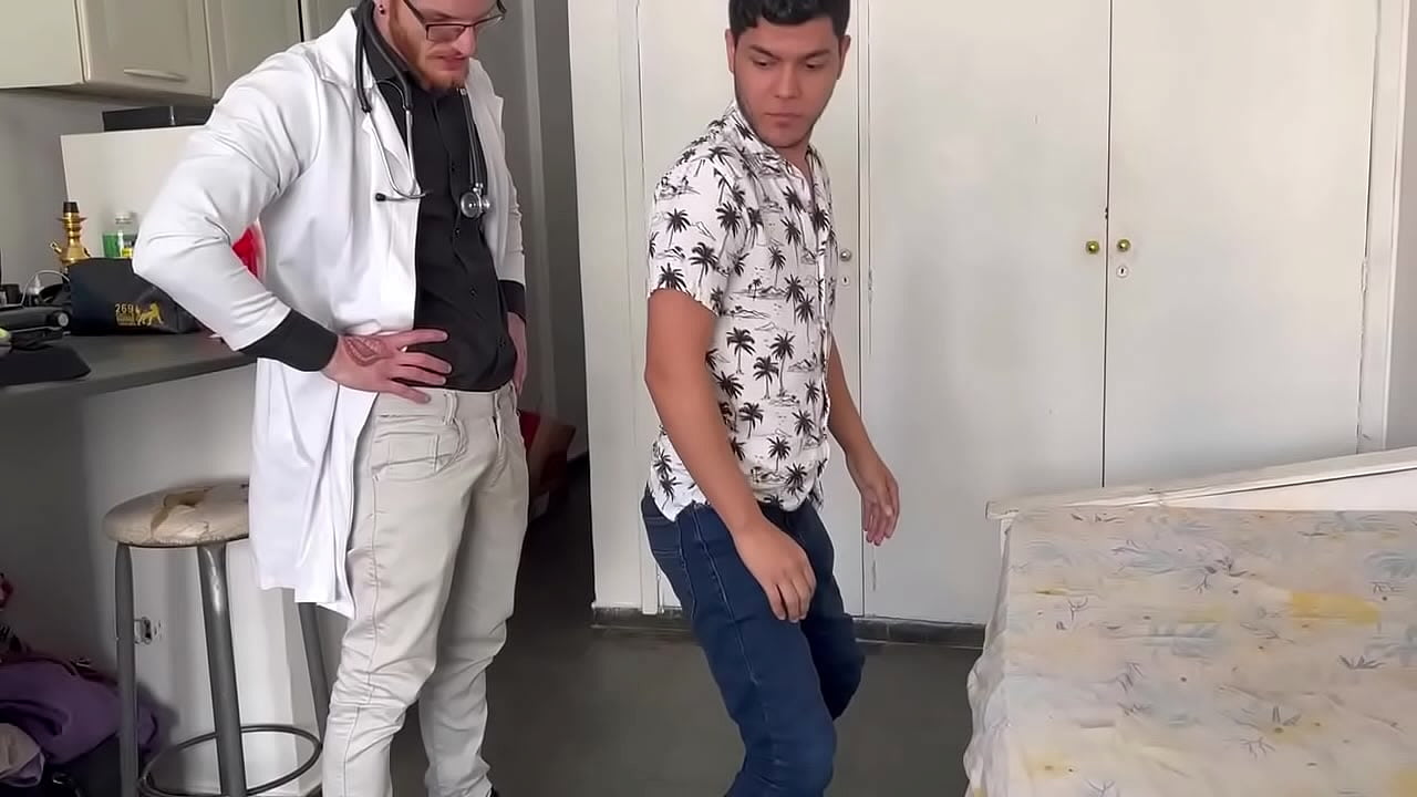 El Doctor Carmona Oficiall Safado No Resistió Y Se Devoró Al Paciente
                    amateur fetish big ass doctor brasil bareback big cock big dick amador fetiche massagem safado medico pauzudo gay blowjob gay anal paciente brazilian gay erick diaz braseiros muchos negros