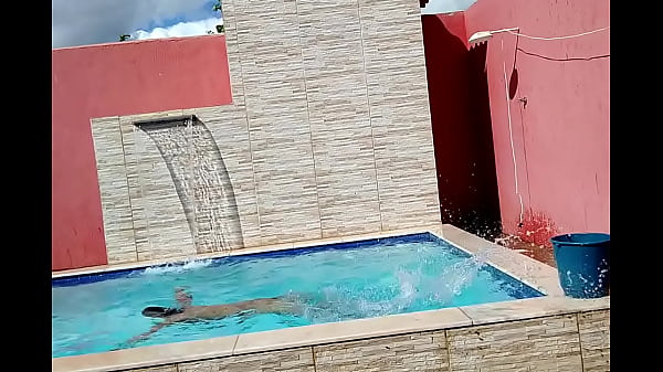 Pantaneiro banhando de piscina