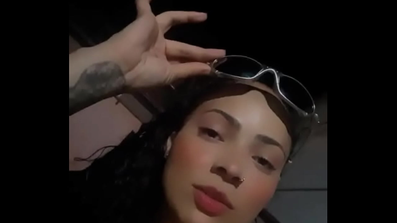 Solo un apocaliptico
                   only women muchos negros
