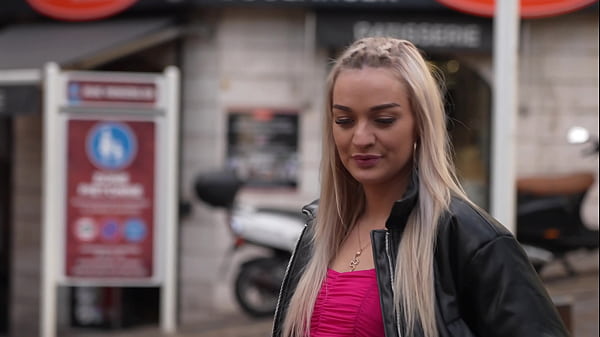Luth assiste Nathalie dans ses jeux tr&egrave;s pervers !