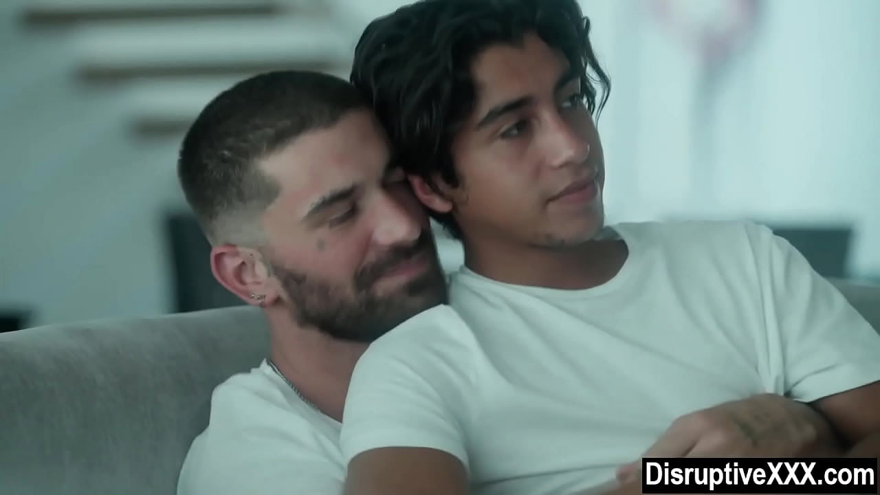 Joven gay pierde la virginidad con un amante mayor
                    anal young old gay virgin first time twink boy bareback taboo gaysex gayporn deflower gay sex gay boy gay twink old and young gay anal gay porn first time gay sex muchos negros