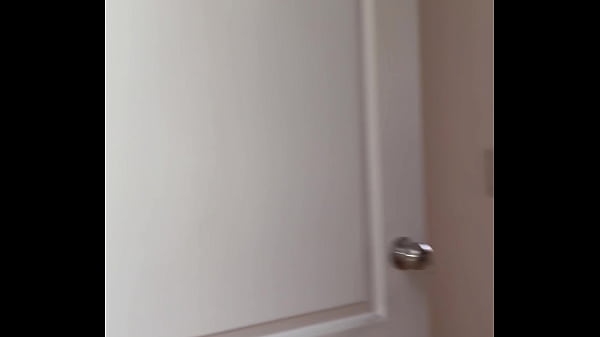 Download Video - Asesora inmobiliaria NOVATA acepta follar con su cliente en la casa para hacer su primera venta