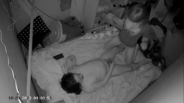 Me follo a mi cu&ntilde;ada en mi cuarto oscuro, tiene un culo muy rico