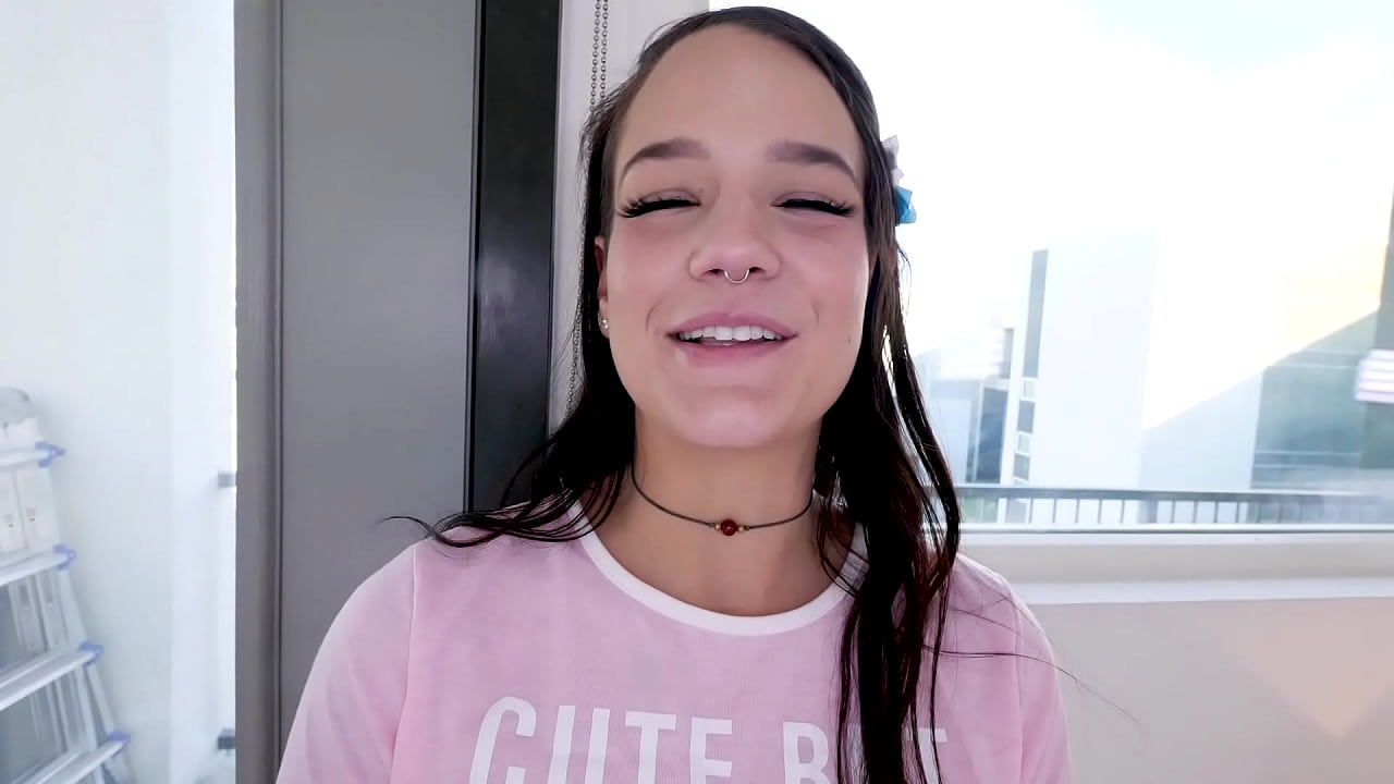 DAISY LOVE Linda 19 YO Enorme Polla Mamada POV y Traga Semen
                    babe petite blowjob cute cum swallowing first time big cock small tits white girl slim body pretty face first porn muchos negros