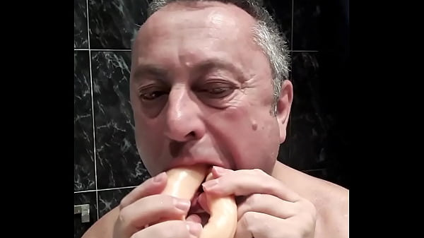 Dildo de dos cabezas: me lo meto por delante y ...