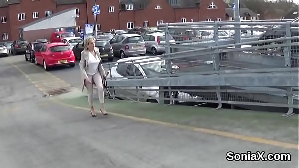 Unfaithful uk milf gill ellis presents her huge jugs