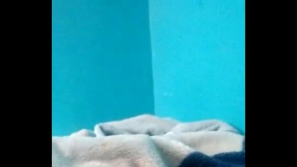 Download Video - Novinho dotado do pau gostoso batendo uma no quarto de manh&atilde;