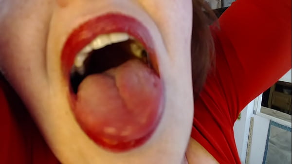 988 DawnSkye1962 brings a new ass worship video to you. I spread my cheeks so Sean can give me a rimjob