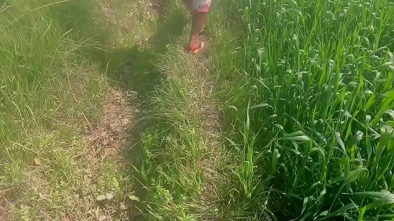 Auntie's friend called her on the pretext and got her kissed