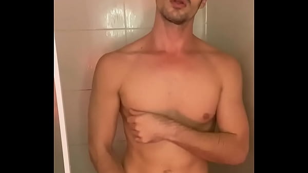 Fiz um v&iacute;deo solo sensualizando e me masturband...
