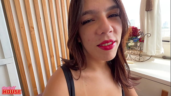 Download Video - Ela &eacute; novinha&comma; mas j&aacute; aprendeu a dar o c&uacute; bem gostoso