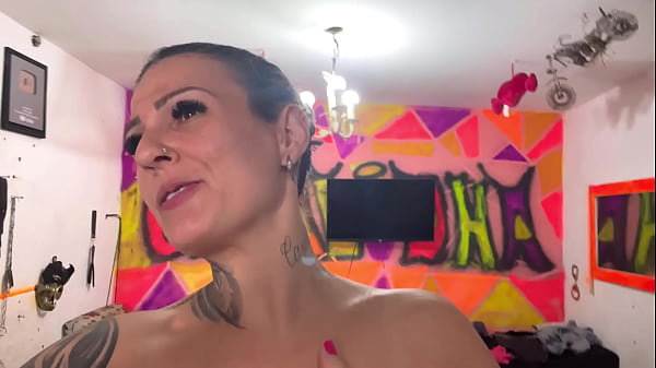 Download Video - Fiquei pelada pro entregador de aplicativo e chamei ele pra dentro da minha casa &period;Ele n&atilde;o resistiu e me fudeu todinha hardcore Bunda enorme Peitos perfeitos pequenina chupando boquete Hist&oacute;ria porno