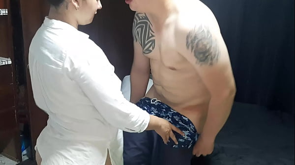 Download Video - Que rico co&ntilde;o tiene la puta de mi hermanastra