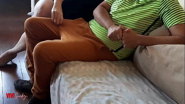 A bu&ccedil;a da mulata de por dando leite quente na b...