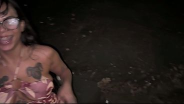 Young girl left her boyfriend on the beach to give him a blowjob behind the Arpoador rock.