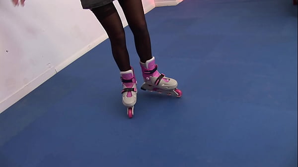 In walks Delilah Strong and she teams up with Daryn to give Billy the blowjob of his life