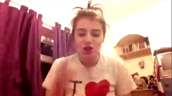 thumb cheating chloe