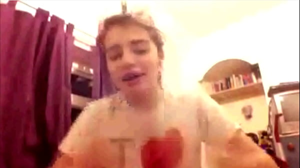 thumb cheating chloe