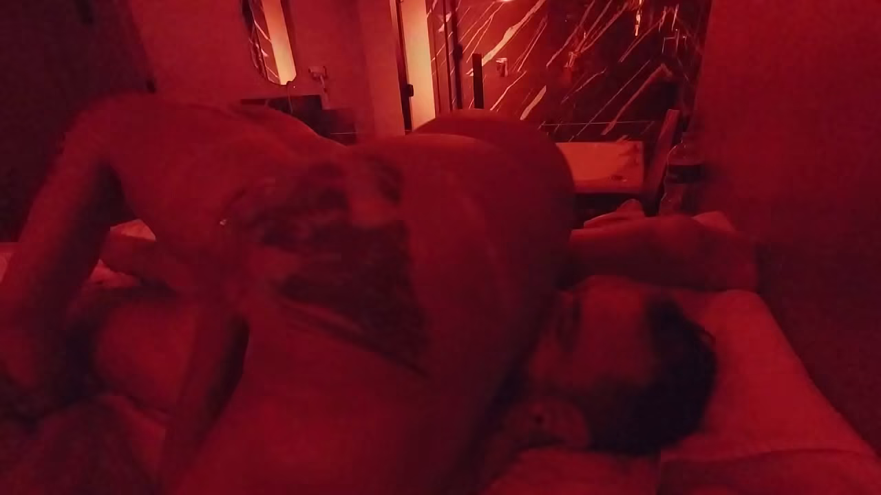 69 Delicioso: Filmei Marido e Trans na Troca de Mamada