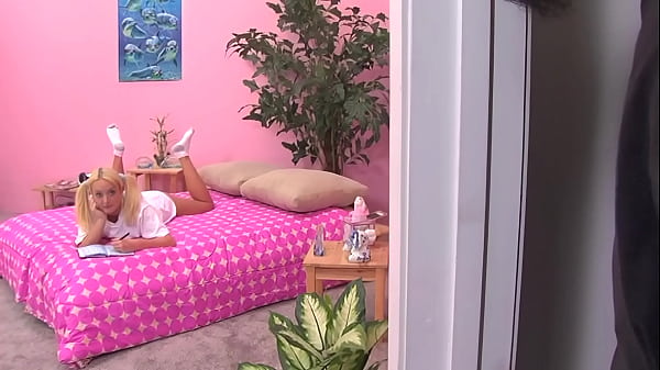 Melissa Lauren Has A Lot Of Girly Thoughts