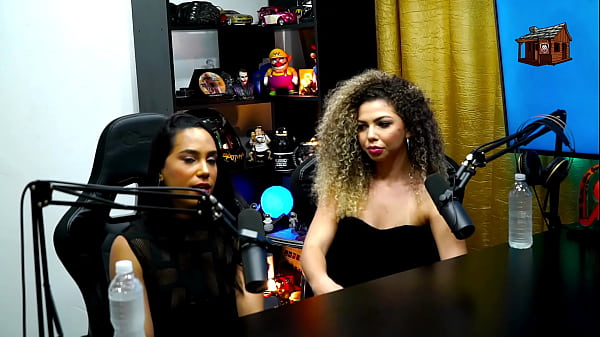 Dani Motta shows off her natural breasts, the presenter got horny - Full Podcast on SHEER/RED