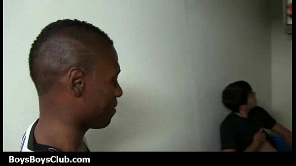 Les Gays Noirs Musclés Humilient Les Minets Blancs Hardcore 32