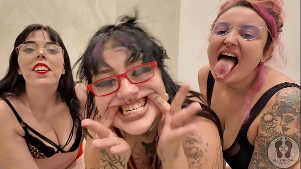  4K CHUBBY GIRLS SILLY FACES SALIVA MOUTH TONGUE TEETH FETISH