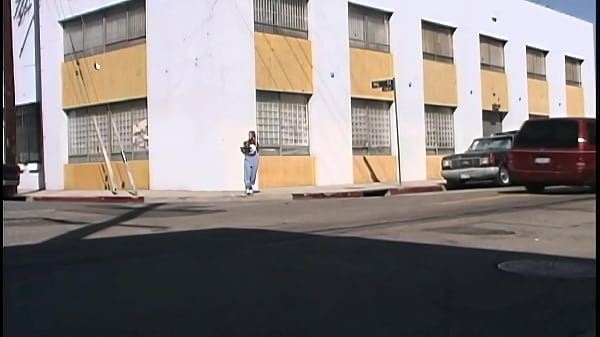 縦動画、 まる見え。。。半年前まで。。。これが『まる見えトラック』。。。18歳、まる見えで大丈夫？？ 〜金は『まる見えトラック』で返します〜。あの超絶人気者登場。個人撮影「個撮」４