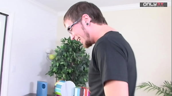 Kylie Reese gets a nerdy dick