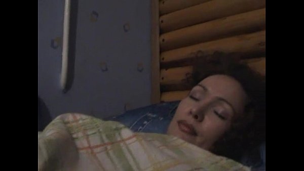 Prokralsya-k-tetke-i-poka-ta-spala-potrogal-pal...