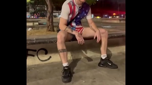 Exibicionismo na praça Roosevelt em são Paulo