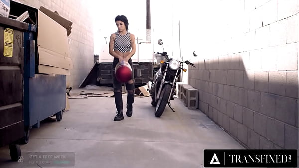 Download Video - TRANSFIXED - Cabaret Club Owner Ariel Demure Fucks Newbie Singer Brooklyn Gray And Cums On Her Pussy