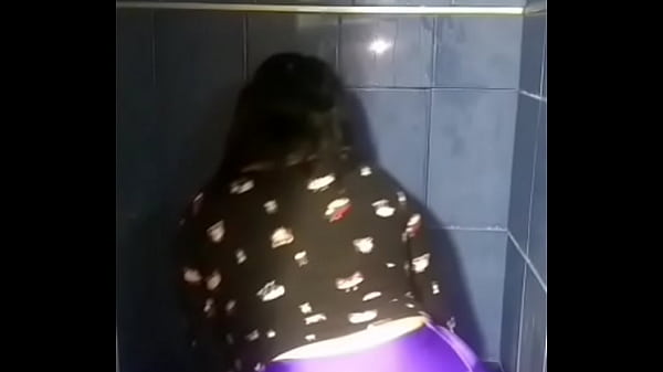Mi novia moviendo el culo